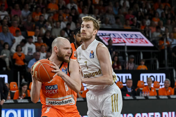 并在国际比 并在国际比